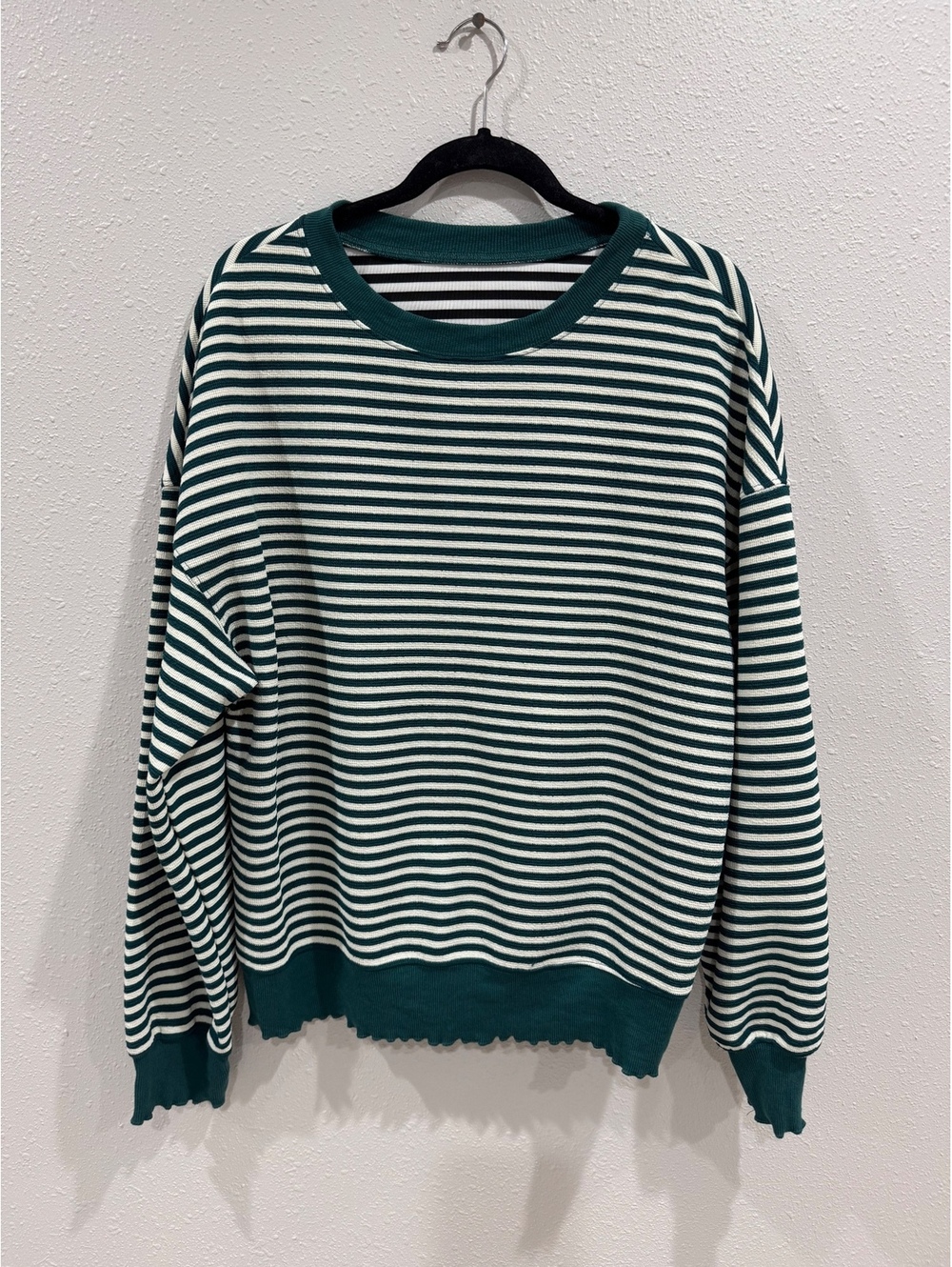 Women’s Green & Cream Striped Oversized Crewneck Sweatshirt Size Medium